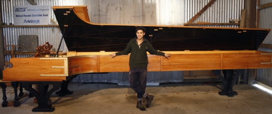largest-piano